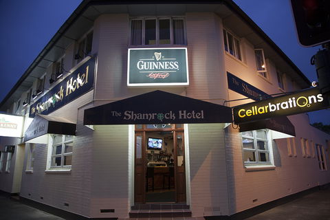 Shamrock Hotel - eAccommodation 0