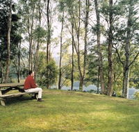 Tullah Lakeside Chalet - eAccommodation