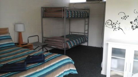 Gazebo Motor Inn - eAccommodation 2