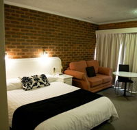 Cousins Motor Inn - eAccommodation