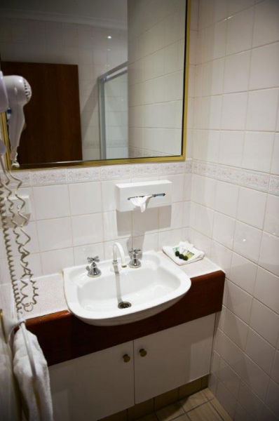 Cousins Motor Inn - eAccommodation 13