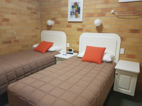 Cousins Motor Inn - eAccommodation 14