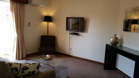 Cousins Motor Inn - eAccommodation 15