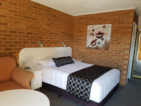 Cousins Motor Inn - eAccommodation 7