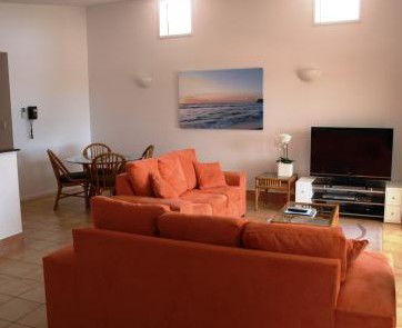Lennox Beach Resort - eAccommodation 0