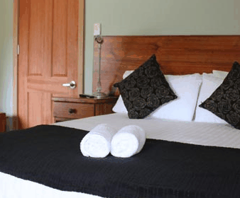 Tullah Lakeside Chalets - eAccommodation