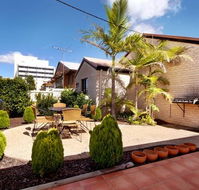Asters On James Motor Inn