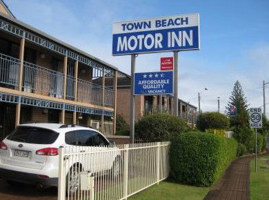 Town Beach Motor Inn - eAccommodation 0