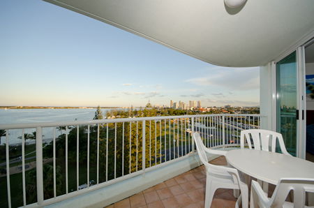 Crystal Bay Resort - eAccommodation 1