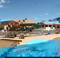 Country Roads Motor Inn - eAccommodation
