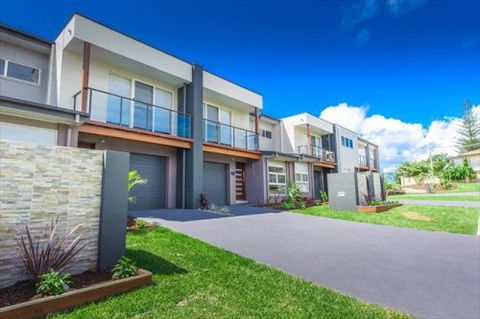 Escape At Nobbys - eAccommodation 2