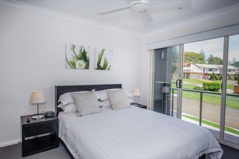 Escape At Nobbys - eAccommodation 4