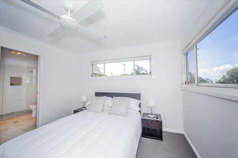 Escape At Nobbys - eAccommodation 7