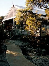 Dolphin Chalet - eAccommodation 0