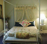 Stray Leaves - eAccommodation