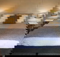 Platypus Playground Riverside Cottage - eAccommodation