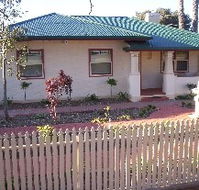 Cottage On Tottenham - eAccommodation