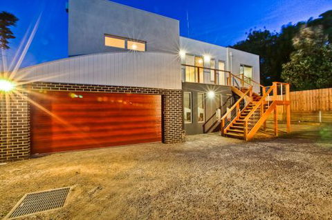 MORNINGTON PENINSULA ACCOMMODATION BEACH HOUSE - eAccommodation 0