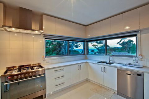 MORNINGTON PENINSULA ACCOMMODATION BEACH HOUSE - eAccommodation 1