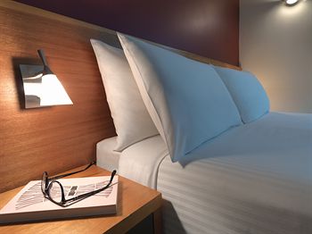 Ibis Melbourne Little Bourke Street - eAccommodation 2