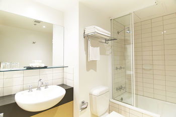 Ibis Melbourne Little Bourke Street - eAccommodation 17