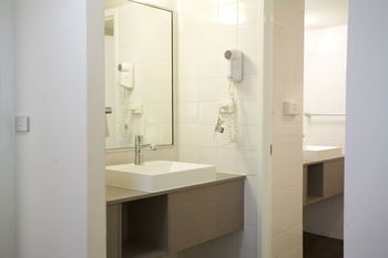 Ibis Melbourne Hotel And Apartments - eAccommodation 13