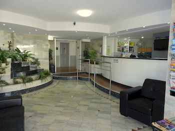 Beachside Resort - Kawana Waters - eAccommodation 1