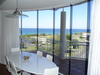 Beachside Resort - Kawana Waters - eAccommodation 2