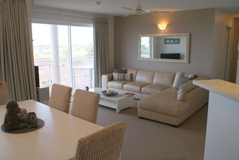 Beachside Resort - Kawana Waters - eAccommodation 8