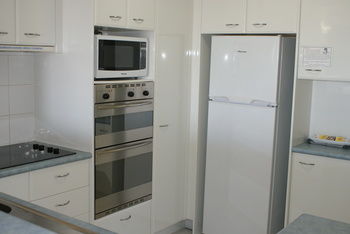 Beachside Resort - Kawana Waters - eAccommodation 10