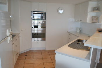 Beachside Resort - Kawana Waters - eAccommodation 11