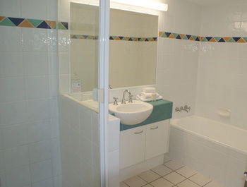 Beachside Resort - Kawana Waters - eAccommodation 17