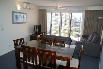 Beachside Resort - Kawana Waters - eAccommodation 18