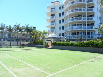 Beachside Resort - Kawana Waters - eAccommodation 23
