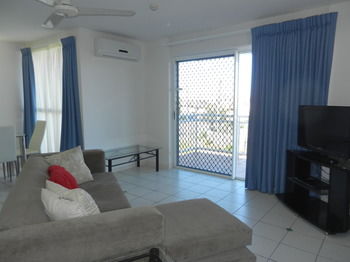 Beachside Resort - Kawana Waters - eAccommodation 31