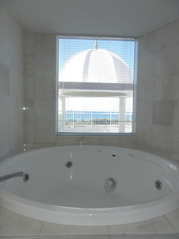 Beachside Resort - Kawana Waters - eAccommodation 32