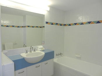 Beachside Resort - Kawana Waters - eAccommodation 38