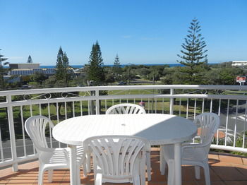 Beachside Resort - Kawana Waters - eAccommodation 39