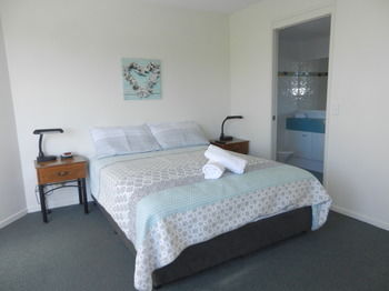 Beachside Resort - Kawana Waters - eAccommodation 46