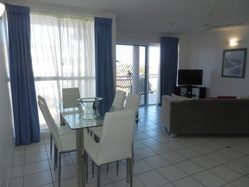 Beachside Resort - Kawana Waters - eAccommodation 48