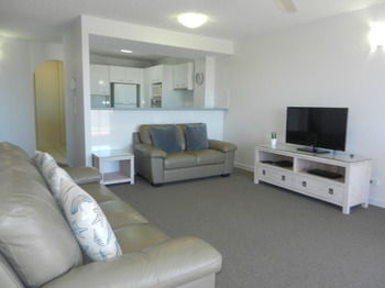 Beachside Resort - Kawana Waters - eAccommodation 49