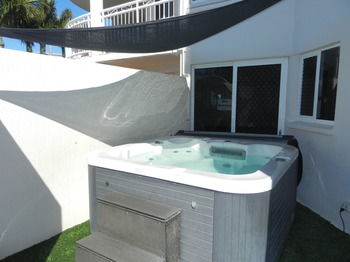 Beachside Resort - Kawana Waters - eAccommodation 52