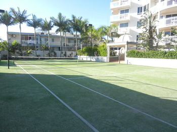Beachside Resort - Kawana Waters - eAccommodation 54
