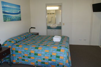Beachside Resort - Kawana Waters - eAccommodation 59