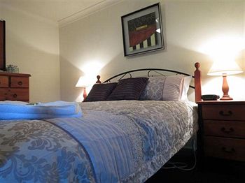 Barrington Wilderness Cedar Lodge Accommodation - eAccommodation 4