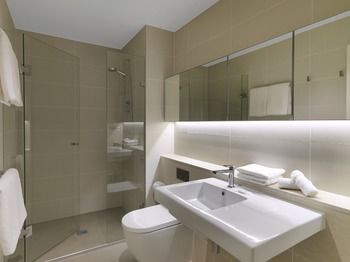 Wyndham Hotel Melbourne - eAccommodation 0