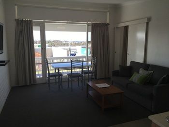 Harbourview Serviced Apartments - eAccommodation 40
