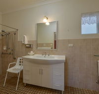 Cadman Motor Inn amp Apartments - eAccommodation