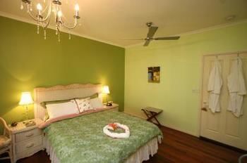 Noosa Country House - eAccommodation 6