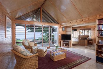 Kims Beachside Lodges - eAccommodation 4
